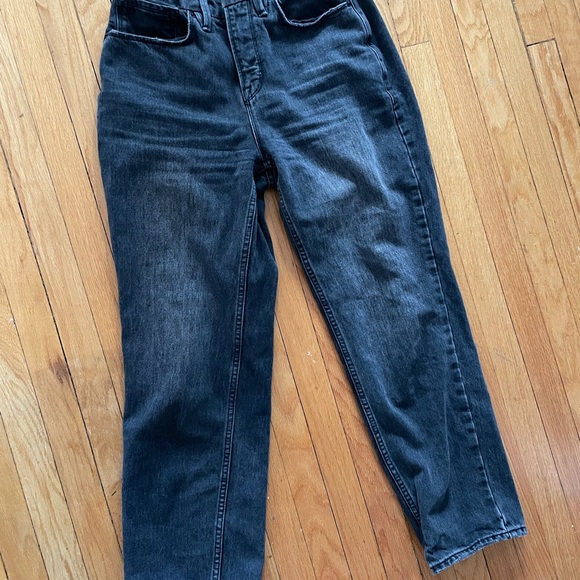 Good American high rise 90s straight jean. 28” inseam - Picture 2 of 2
